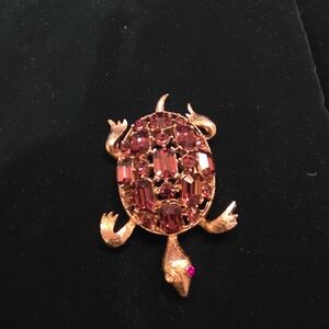 Vintage Lisner Turtle multi-Stone Brooch. Missing One Stone